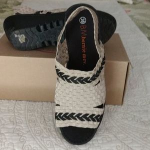 Bernie Mev stretch elastic wedges